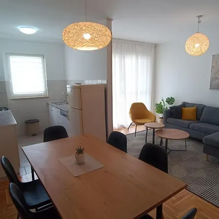 Apartman Adela *