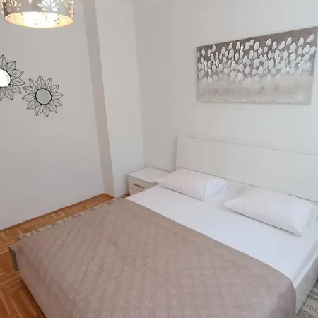 Apartman Adela *